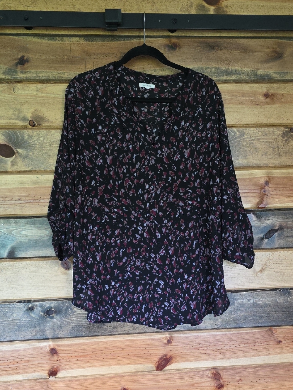 Maurices Black Floral V-Neck 3/4 Sleeve Blouse